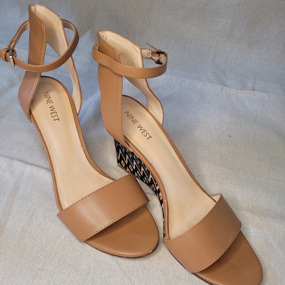 Nine West Tan Wedge Heels with Tribal Print Pattern Size 9 - Picture 4 of 12